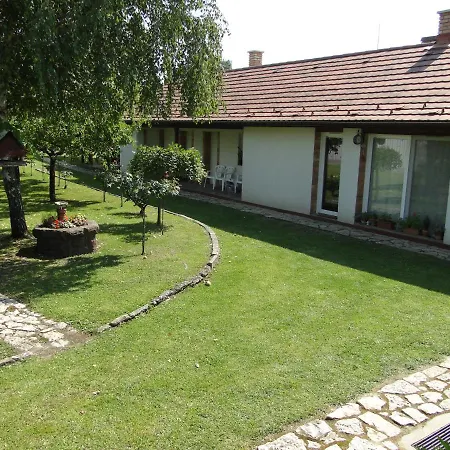 Lazar Apartman Apartment Balatonlelle